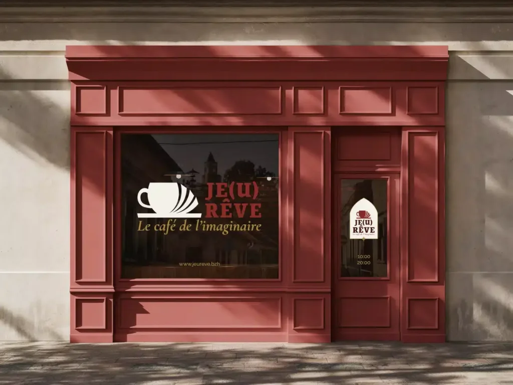 Façade rouge distinctive du café Je(u) Rêve à Brest, entrée principale accueillante et originale lieu unique et chaleureux dédié à l'imaginaire et au partage.